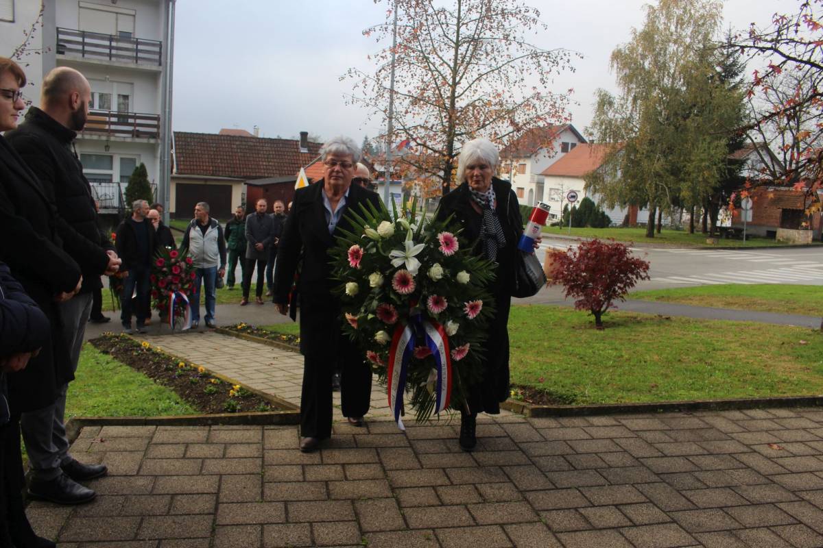 U Pleternici održano polaganje vijenaca povodom obilježavanja Dana sjećanja na sve žrtve Domovinskog rata i Dana sjećanja na žrtvu Vukovara i Škabrnje