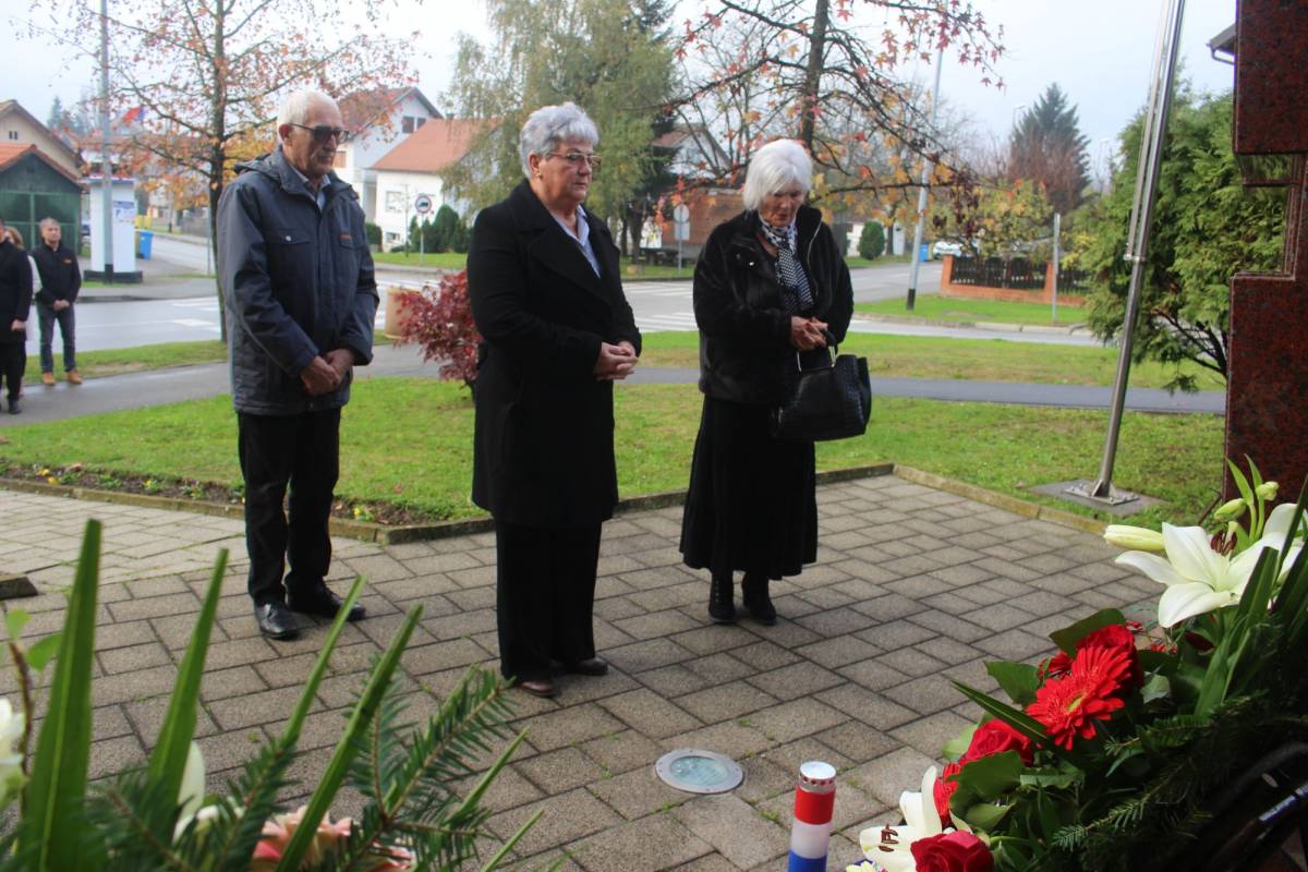 U Pleternici održano polaganje vijenaca povodom obilježavanja Dana sjećanja na sve žrtve Domovinskog rata i Dana sjećanja na žrtvu Vukovara i Škabrnje