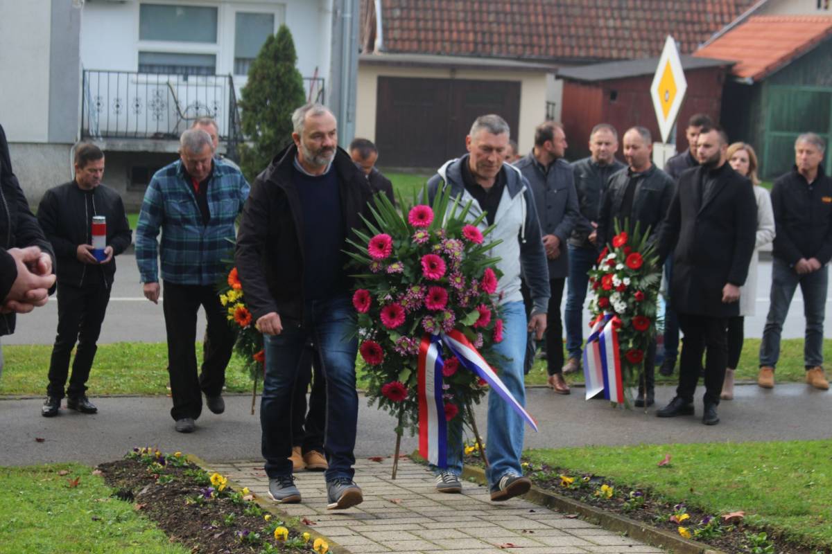 U Pleternici održano polaganje vijenaca povodom obilježavanja Dana sjećanja na sve žrtve Domovinskog rata i Dana sjećanja na žrtvu Vukovara i Škabrnje