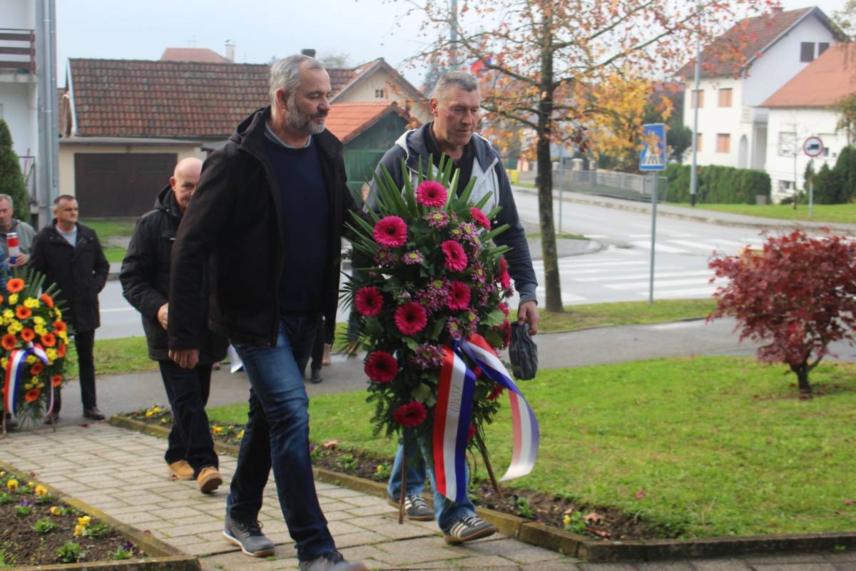 U Pleternici održano polaganje vijenaca povodom obilježavanja Dana sjećanja na sve žrtve Domovinskog rata i Dana sjećanja na žrtvu Vukovara i Škabrnje
