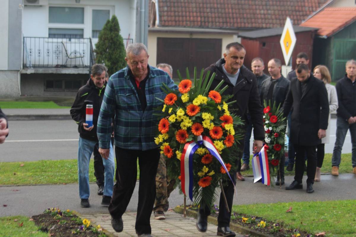 U Pleternici održano polaganje vijenaca povodom obilježavanja Dana sjećanja na sve žrtve Domovinskog rata i Dana sjećanja na žrtvu Vukovara i Škabrnje