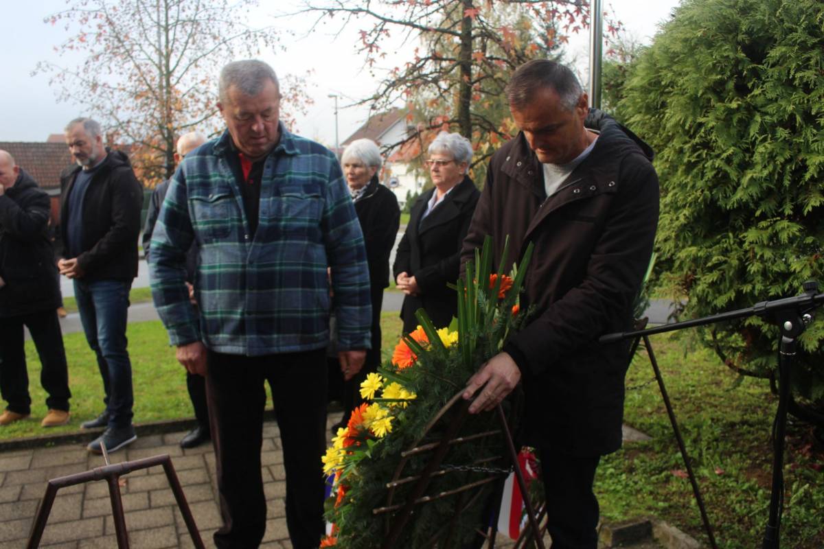 U Pleternici održano polaganje vijenaca povodom obilježavanja Dana sjećanja na sve žrtve Domovinskog rata i Dana sjećanja na žrtvu Vukovara i Škabrnje
