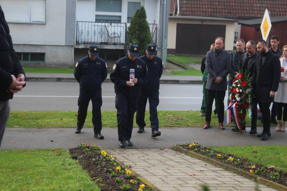 U Pleternici održano polaganje vijenaca povodom obilježavanja Dana sjećanja na sve žrtve Domovinskog rata i Dana sjećanja na žrtvu Vukovara i Škabrnje