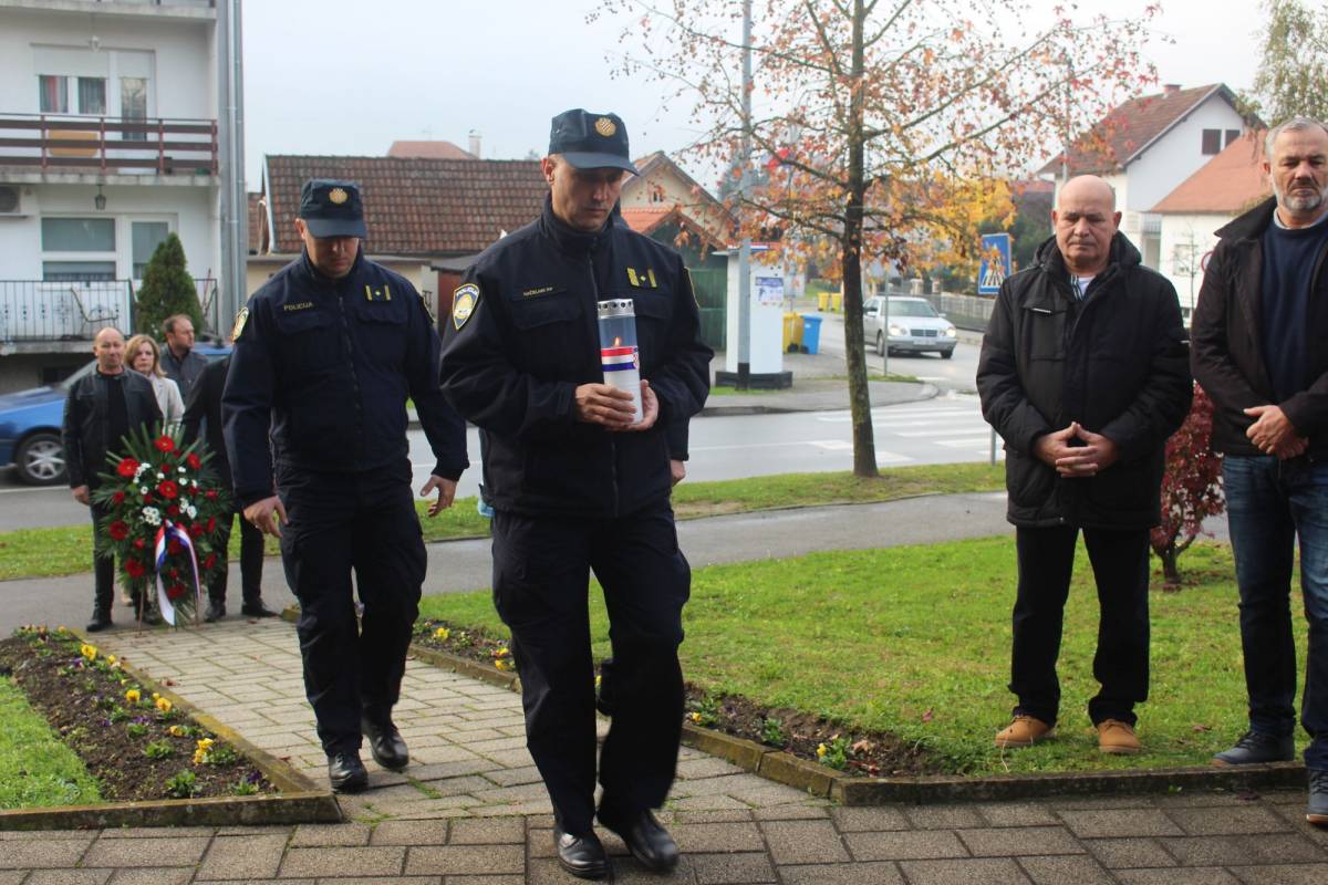 U Pleternici održano polaganje vijenaca povodom obilježavanja Dana sjećanja na sve žrtve Domovinskog rata i Dana sjećanja na žrtvu Vukovara i Škabrnje