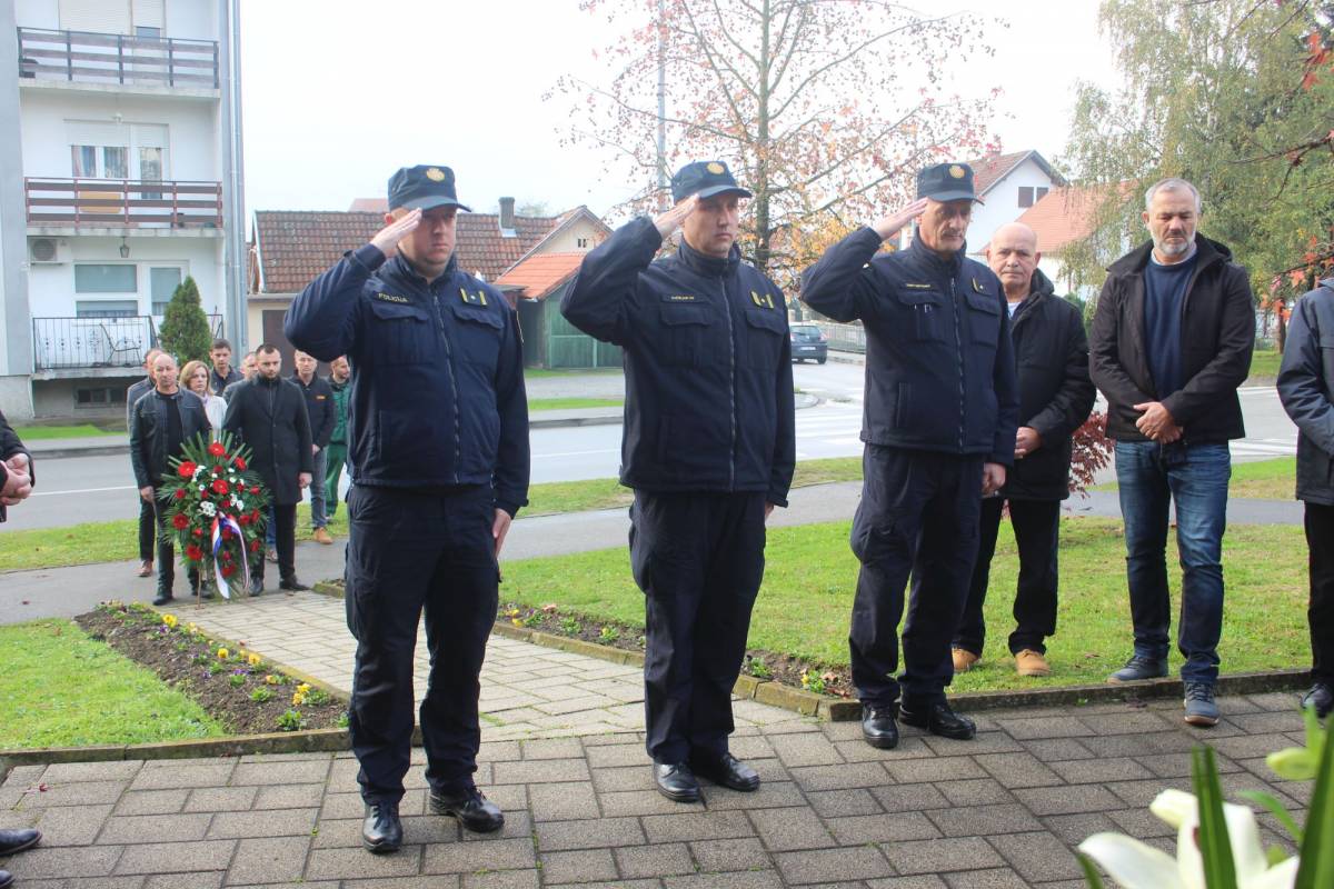 U Pleternici održano polaganje vijenaca povodom obilježavanja Dana sjećanja na sve žrtve Domovinskog rata i Dana sjećanja na žrtvu Vukovara i Škabrnje