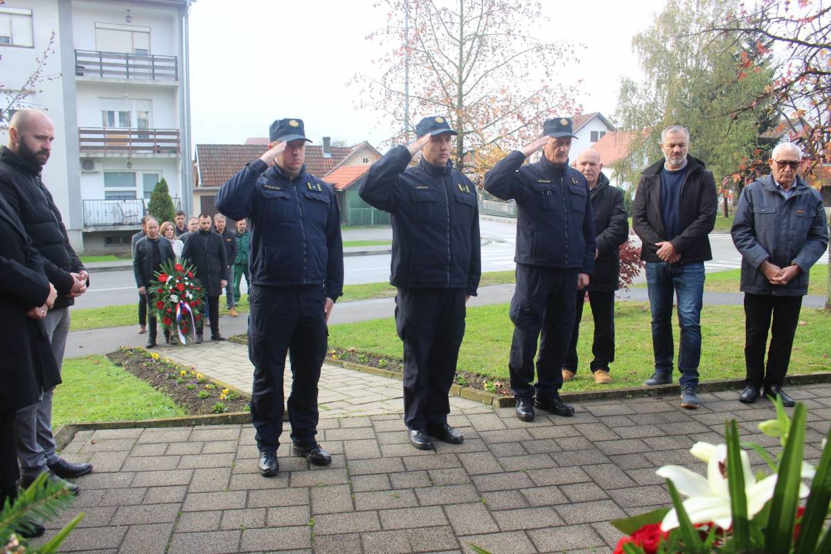 U Pleternici održano polaganje vijenaca povodom obilježavanja Dana sjećanja na sve žrtve Domovinskog rata i Dana sjećanja na žrtvu Vukovara i Škabrnje