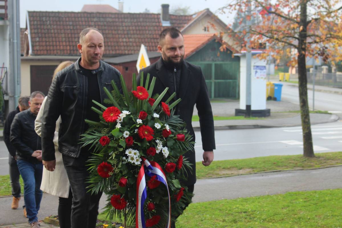 U Pleternici održano polaganje vijenaca povodom obilježavanja Dana sjećanja na sve žrtve Domovinskog rata i Dana sjećanja na žrtvu Vukovara i Škabrnje