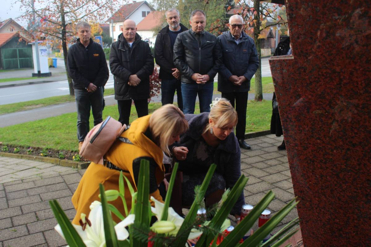 U Pleternici održano polaganje vijenaca povodom obilježavanja Dana sjećanja na sve žrtve Domovinskog rata i Dana sjećanja na žrtvu Vukovara i Škabrnje
