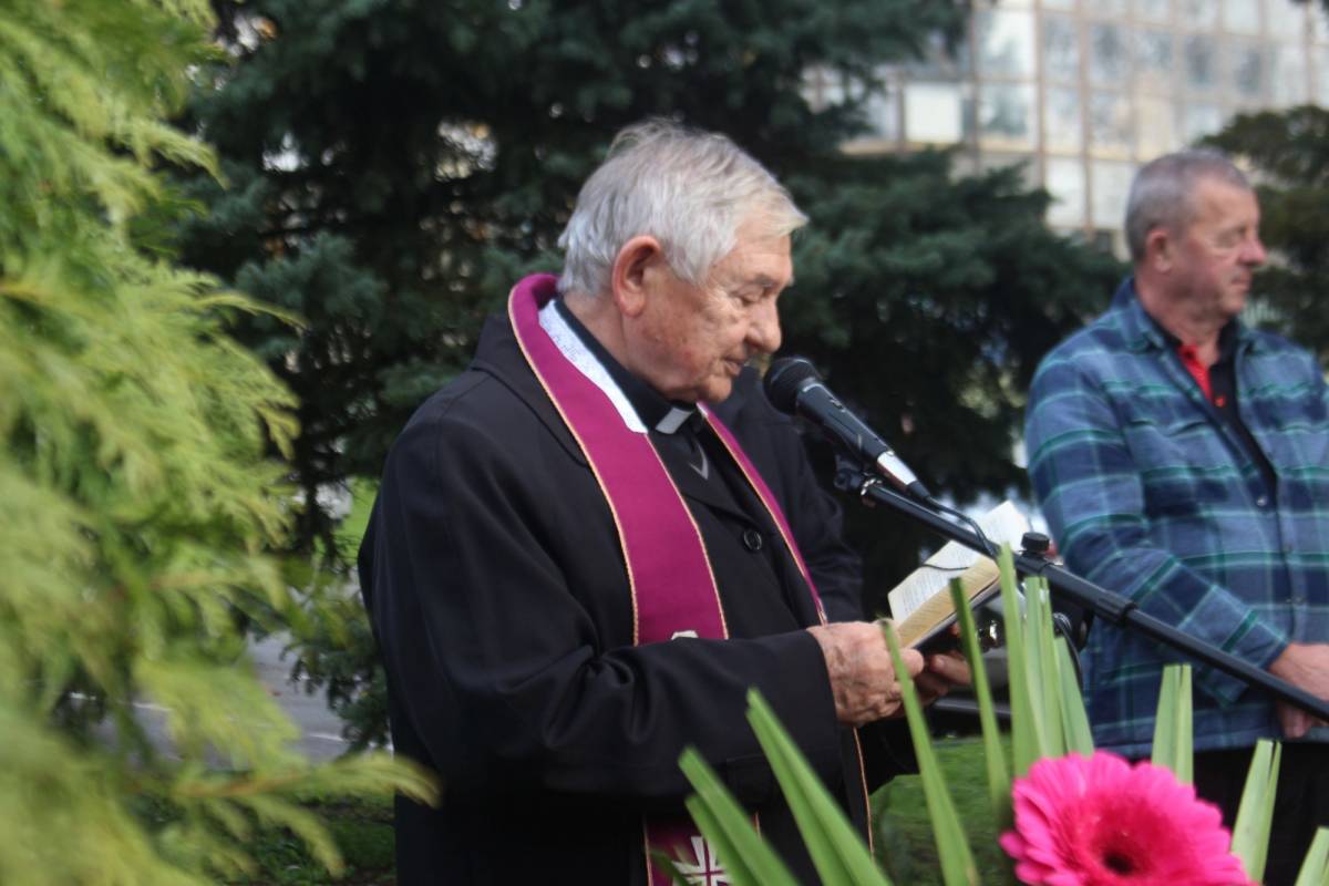 U Pleternici održano polaganje vijenaca povodom obilježavanja Dana sjećanja na sve žrtve Domovinskog rata i Dana sjećanja na žrtvu Vukovara i Škabrnje