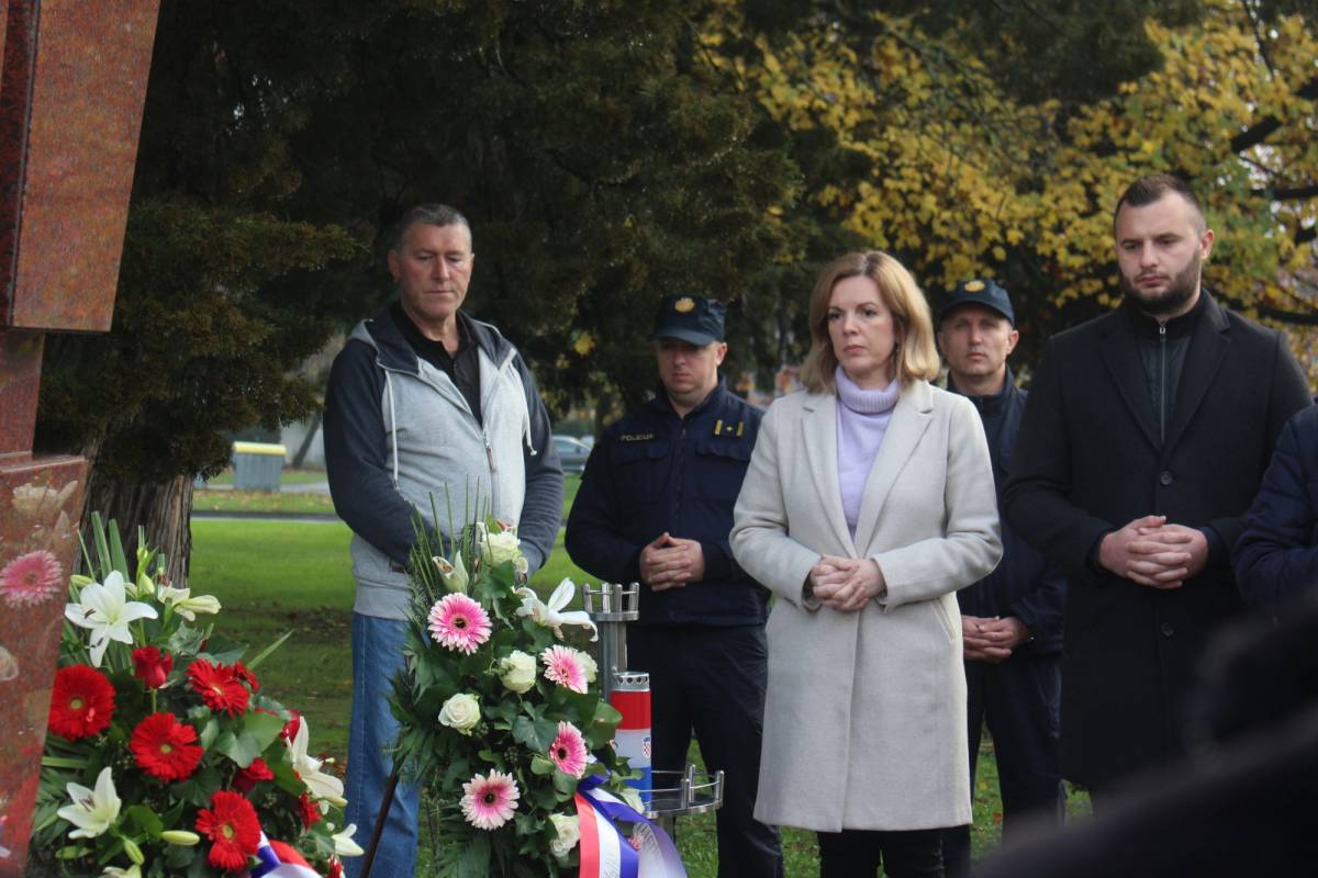 U Pleternici održano polaganje vijenaca povodom obilježavanja Dana sjećanja na sve žrtve Domovinskog rata i Dana sjećanja na žrtvu Vukovara i Škabrnje