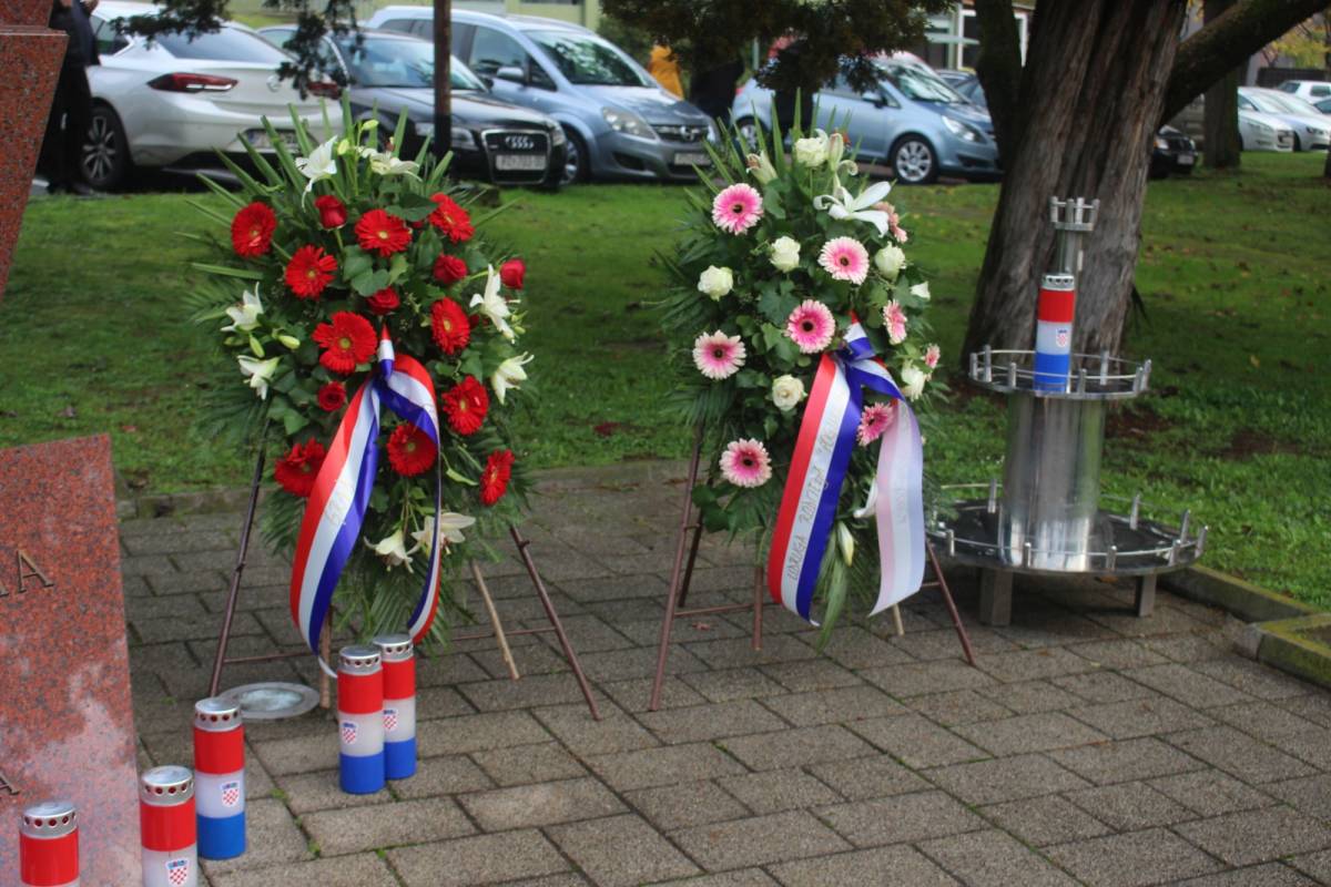 U Pleternici održano polaganje vijenaca povodom obilježavanja Dana sjećanja na sve žrtve Domovinskog rata i Dana sjećanja na žrtvu Vukovara i Škabrnje
