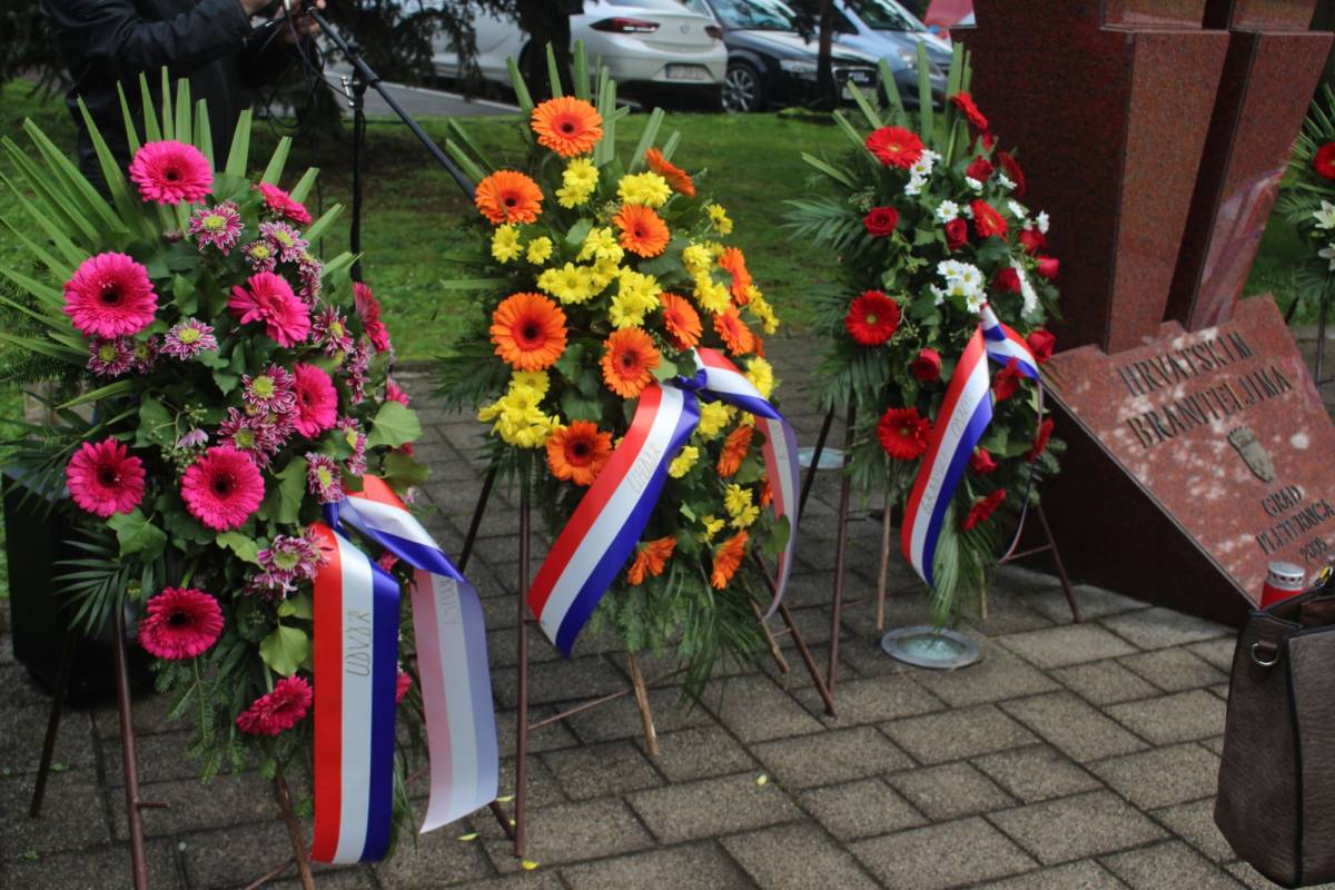 U Pleternici održano polaganje vijenaca povodom obilježavanja Dana sjećanja na sve žrtve Domovinskog rata i Dana sjećanja na žrtvu Vukovara i Škabrnje