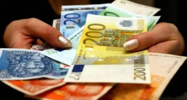 Prelaskom na euro napojnica od 13 centi bit će OK, a cigarete će koštati 4,50 eura