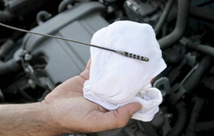 Ne pretjerujte s dodavanjem motornog ulja: Može doći do ozbiljnih oštećenja motora!