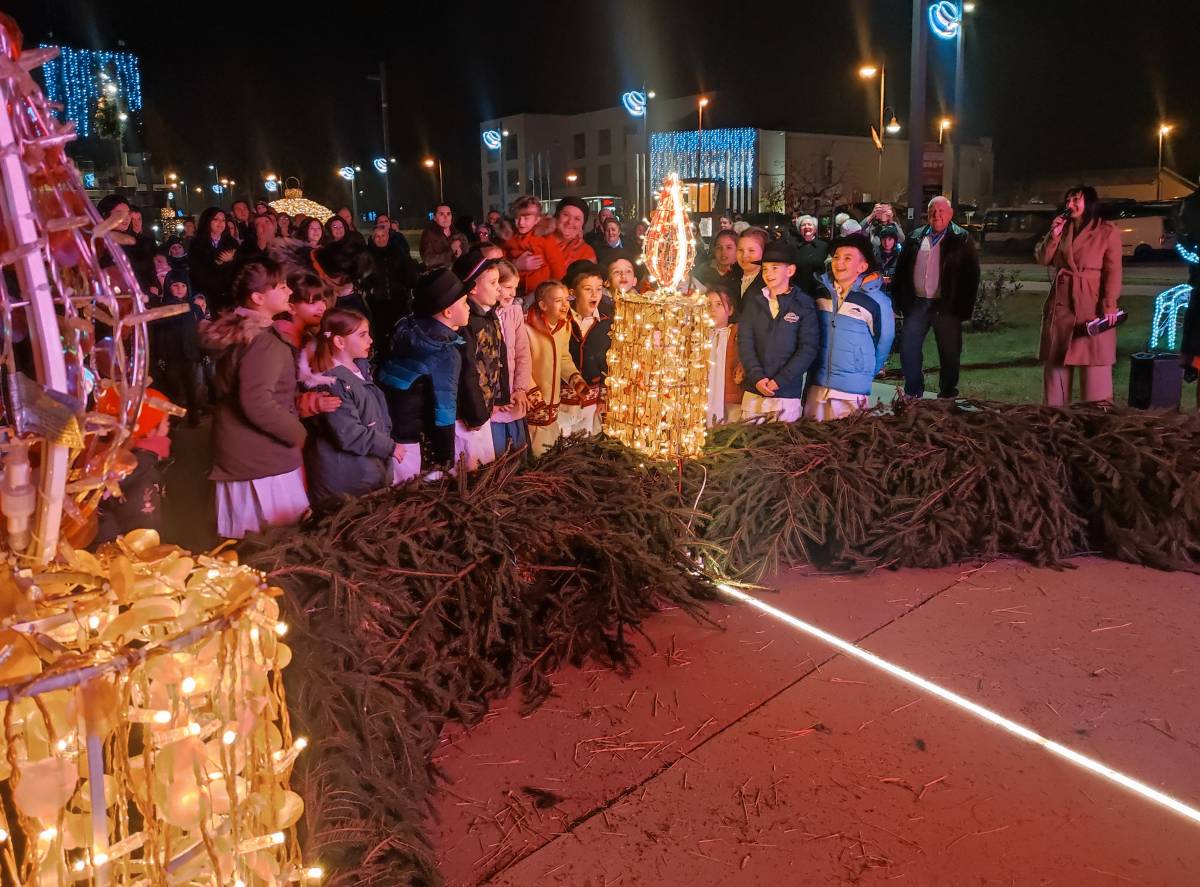OTVOREN ʺADVENT U BEĆARSKOM ŠORUʺ: Prvu adventsku svijeću upalili najmanji građani Pleternice