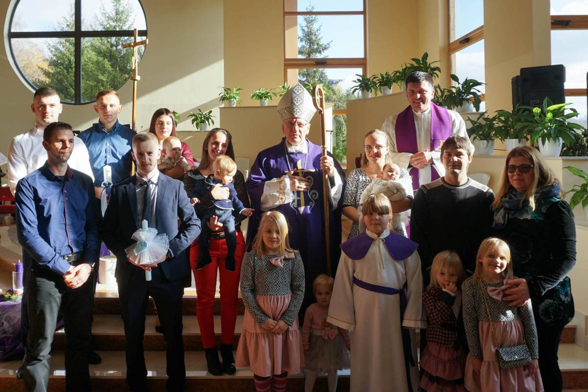 Požeški biskup Škvorčević u Daruvaru krstio troje djece