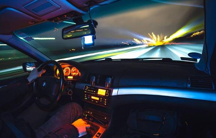 Kršenje prometnih propisa u slučaju hitnih medicinskih slučajeva: Oslobađa li vas to od kažnjavanja?