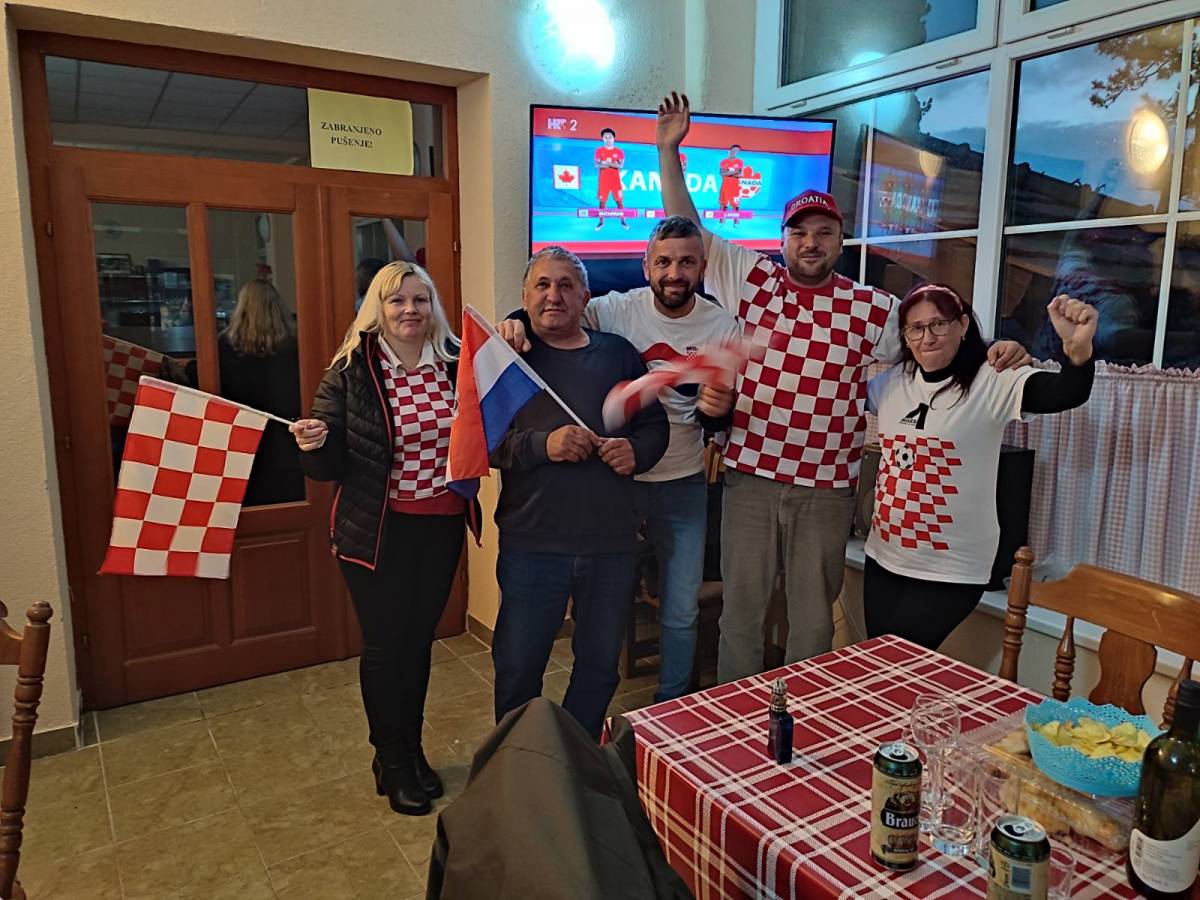 Planinarska zabava i praćenje Hrvatske na Svjetskom prvenstvu članova HPD ʺSokolovacʺ Požega u PD ʺLapjakʺ