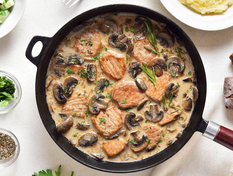 Uz tjesteninu ili pire: Recept za savršeno meku svinjetinu u umaku od gljiva