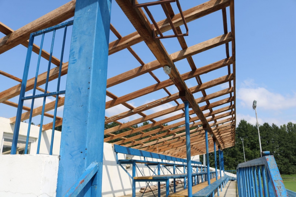ʺTajfunʺ pogodio Mihaljevce, s objekta na nogometnom igralištu vjetar iščupao krov