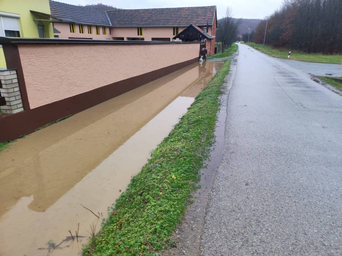 I PLETERNIČKI KRAJ POD VODOM: Komorica potopljena, ništa bolje ni u Požeškoj Koprivnici