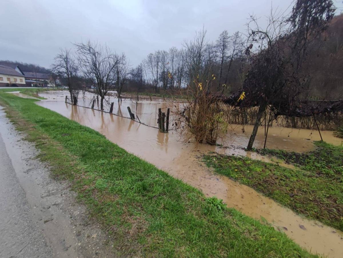 I PLETERNIČKI KRAJ POD VODOM: Komorica potopljena, ništa bolje ni u Požeškoj Koprivnici