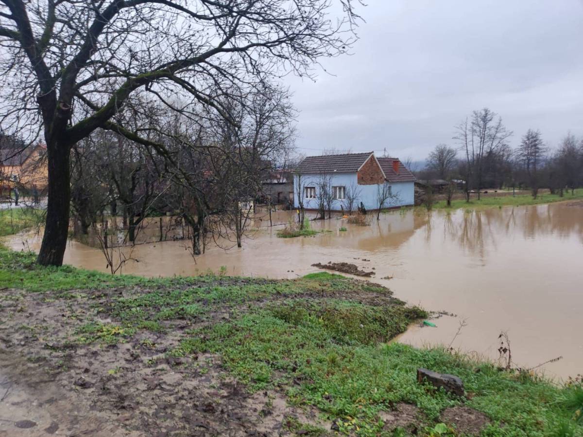 I PLETERNIČKI KRAJ POD VODOM:  Komorica potopljena, ništa bolje ni u Požeškoj Koprivnici