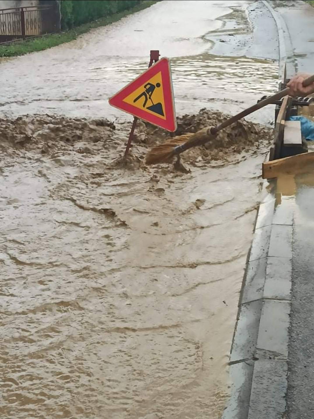 VAŽNA OBAVIJEST: ʺZbog visoke razine vode zatvorena cestaʺ