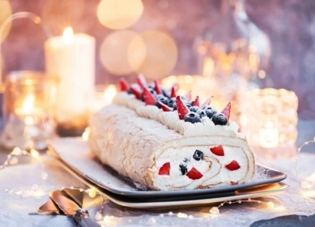 Zarolana Pavlova: Recept za fantastičnu roladu sa šlagom i voćem