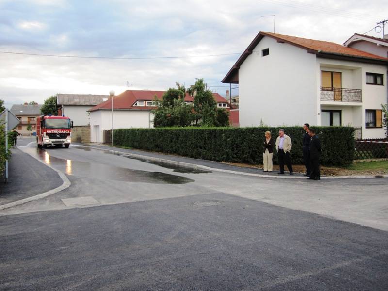 Asfalt Županijske ulice koji se već raspada ogledalo je Glavićevog (ne)rada