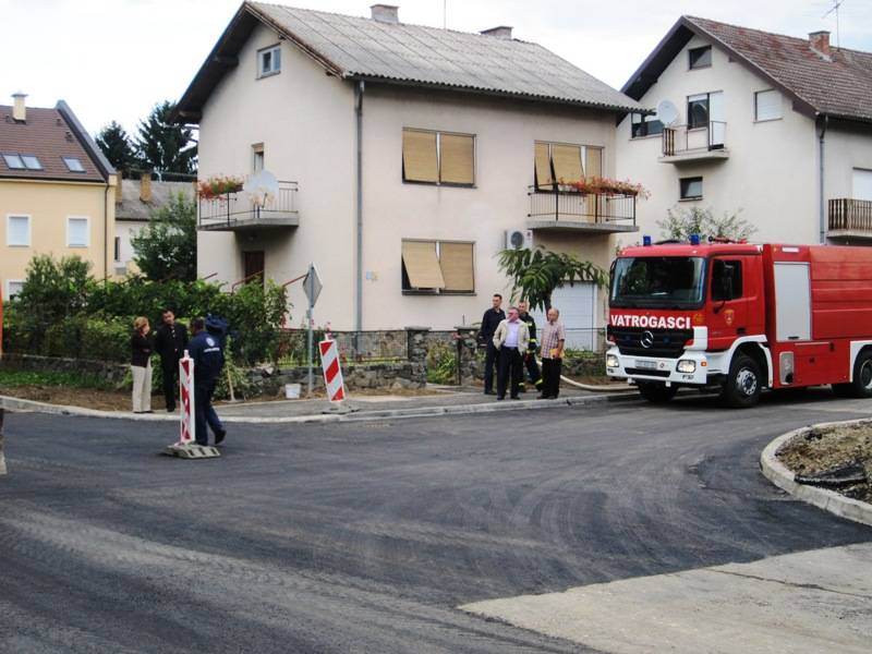 Asfalt Županijske ulice koji se već raspada ogledalo je Glavićevog (ne)rada