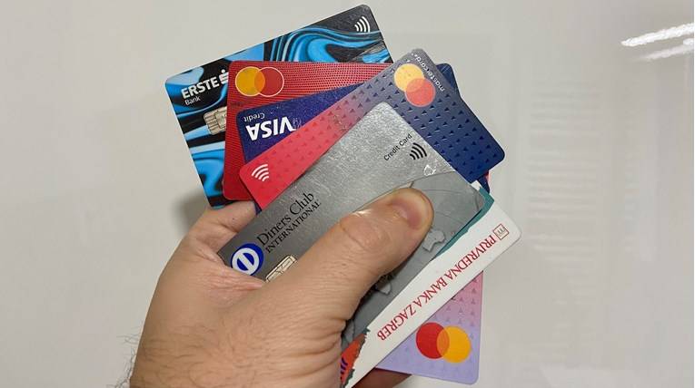 Pogledajte koliko vam dugo i u kojoj banci neće raditi kartice zbog prelaska na euro