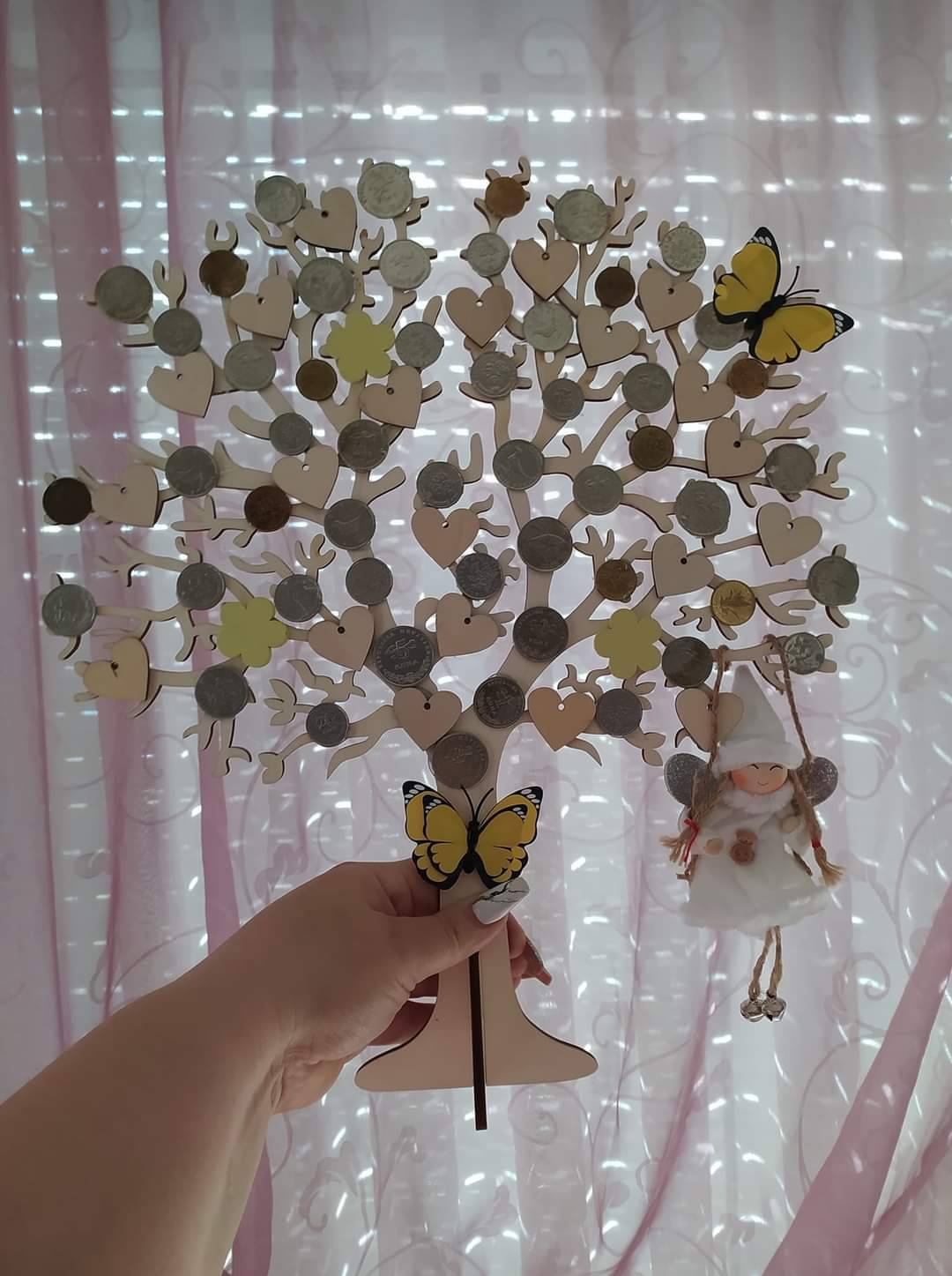 HRVATI SE OPRAŠTAJU OD KUNE: Pogledajte kreativne slike napravljene od kuna i lipa