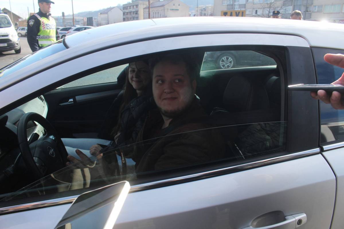 POLICIJA UPOZORAVA GRAĐANE: Iznos novčane kazne za nekorištenje sigurnosnog pojasa isti je sjedili vi na prednjem ili zadnjem sjedalu...