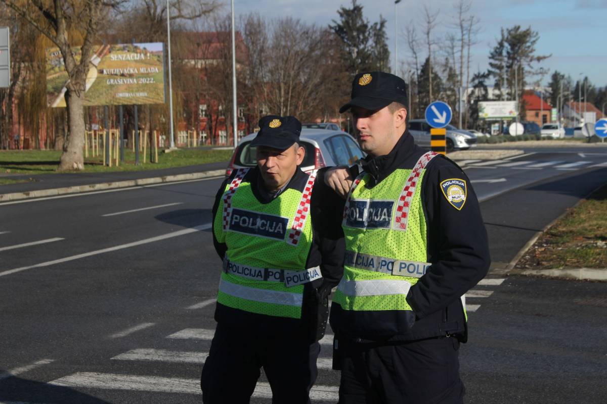 POLICIJA UPOZORAVA GRAĐANE: Iznos novčane kazne za nekorištenje sigurnosnog pojasa isti je sjedili vi na prednjem ili zadnjem sjedalu...