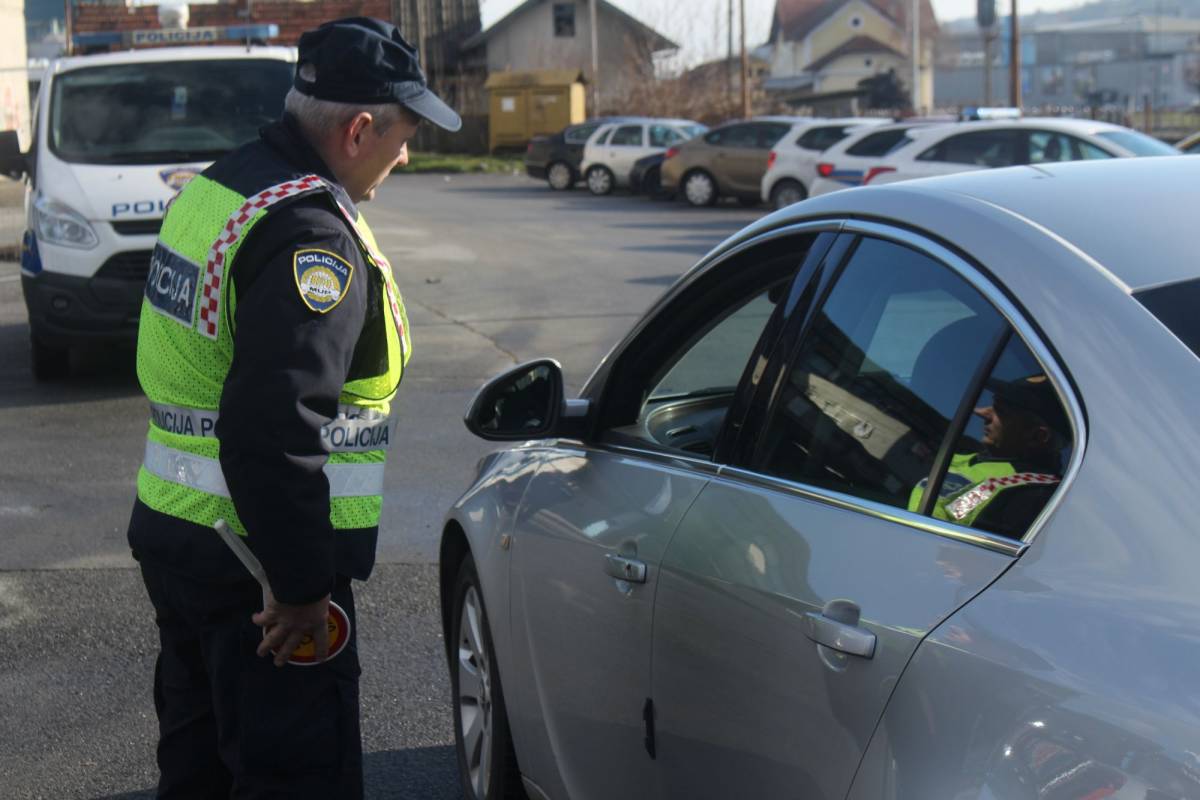 POLICIJA UPOZORAVA GRAĐANE: Iznos novčane kazne za nekorištenje sigurnosnog pojasa isti je sjedili vi na prednjem ili zadnjem sjedalu...