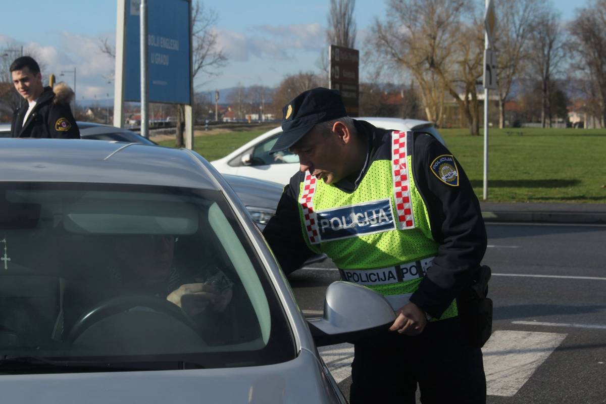 POLICIJA UPOZORAVA GRAĐANE: Iznos novčane kazne za nekorištenje sigurnosnog pojasa isti je sjedili vi na prednjem ili zadnjem sjedalu...