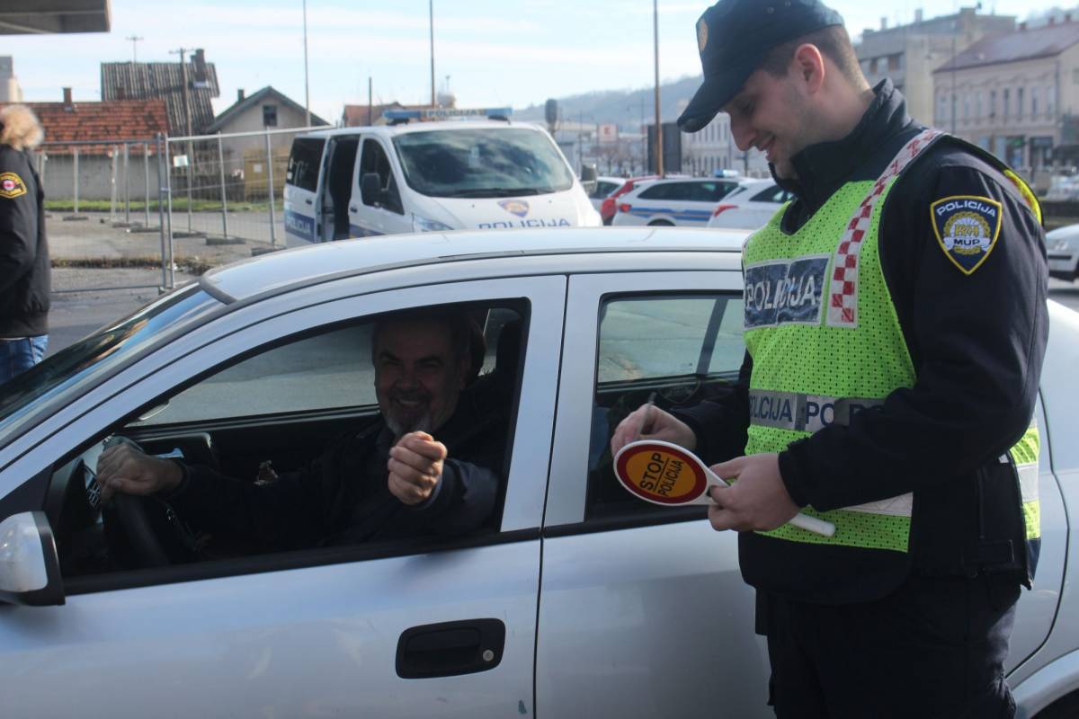 POLICIJA UPOZORAVA GRAĐANE: Iznos novčane kazne za nekorištenje sigurnosnog pojasa isti je sjedili vi na prednjem ili zadnjem sjedalu...