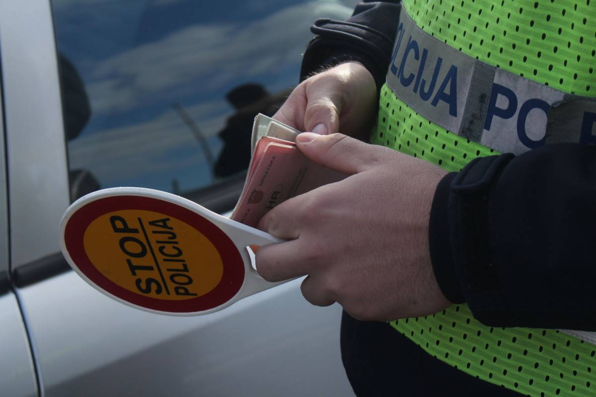 POLICIJA UPOZORAVA GRAĐANE: Iznos novčane kazne za nekorištenje sigurnosnog pojasa isti je sjedili vi na prednjem ili zadnjem sjedalu...