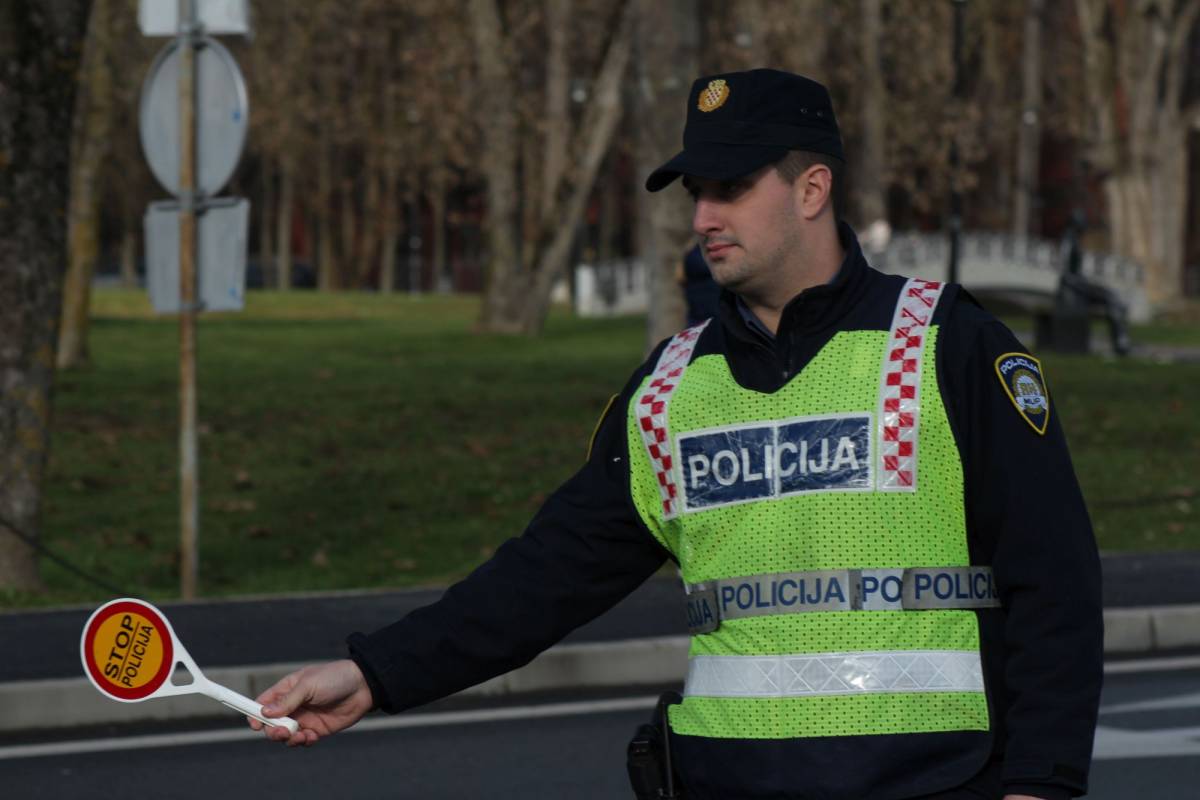 POLICIJA UPOZORAVA GRAĐANE: Iznos novčane kazne za nekorištenje sigurnosnog pojasa isti je sjedili vi na prednjem ili zadnjem sjedalu...