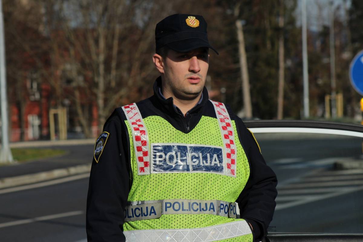 POLICIJA UPOZORAVA GRAĐANE: Iznos novčane kazne za nekorištenje sigurnosnog pojasa isti je sjedili vi na prednjem ili zadnjem sjedalu...