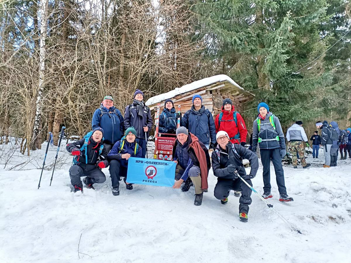 Planinari HPD Gojzerica Požega na izletu na najviši vrh Slavonije na Psunju - Brezovo polje