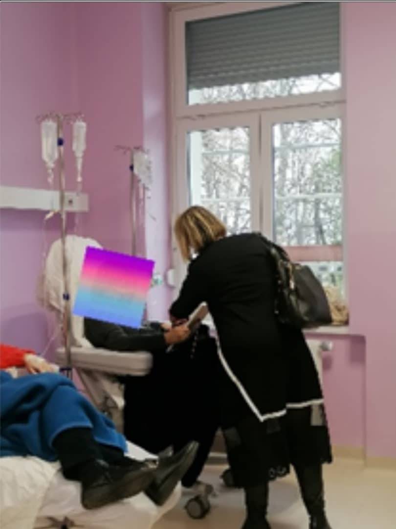 Učenici Obrtničke škole Požega izradili i donirali  turbane, kape i sanitetske marame za onkološke bolesnike Opće županijske bolnice Požega“