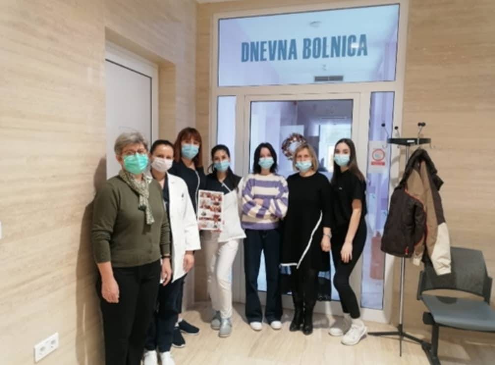 Učenici Obrtničke škole Požega izradili i donirali  turbane, kape i sanitetske marame za onkološke bolesnike Opće županijske bolnice Požega“