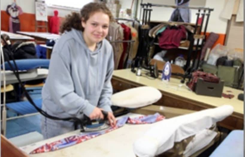 Učenici Obrtničke škole Požega izradili i donirali  turbane, kape i sanitetske marame za onkološke bolesnike Opće županijske bolnice Požega“