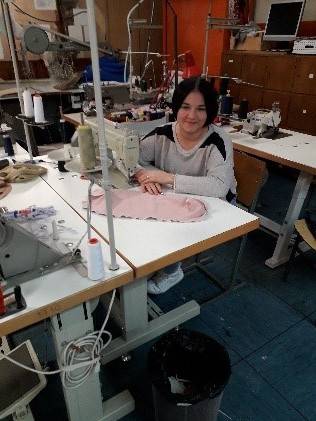 Učenici Obrtničke škole Požega izradili i donirali  turbane, kape i sanitetske marame za onkološke bolesnike Opće županijske bolnice Požega“