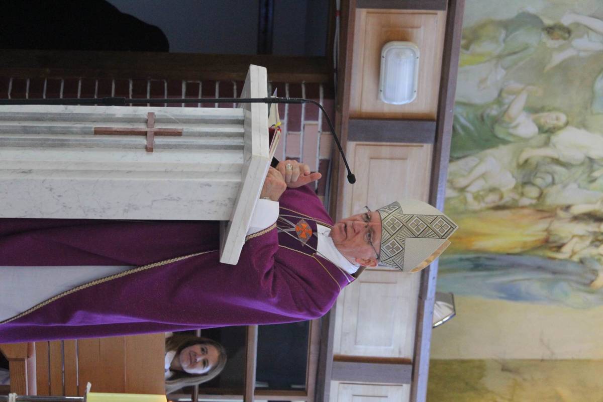 Biskup Škvorčević predvodio misu za poginule hrvatske branitelje i molitvu za mir u Ukrajini