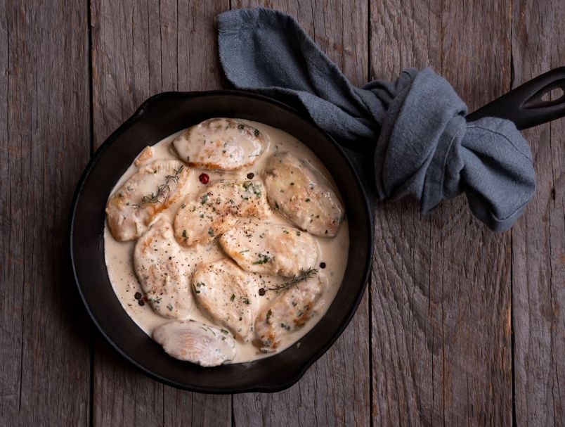 Piletina u kremastom umaku: Recept zbog kojega ćete željeti mirisati po češnjaku