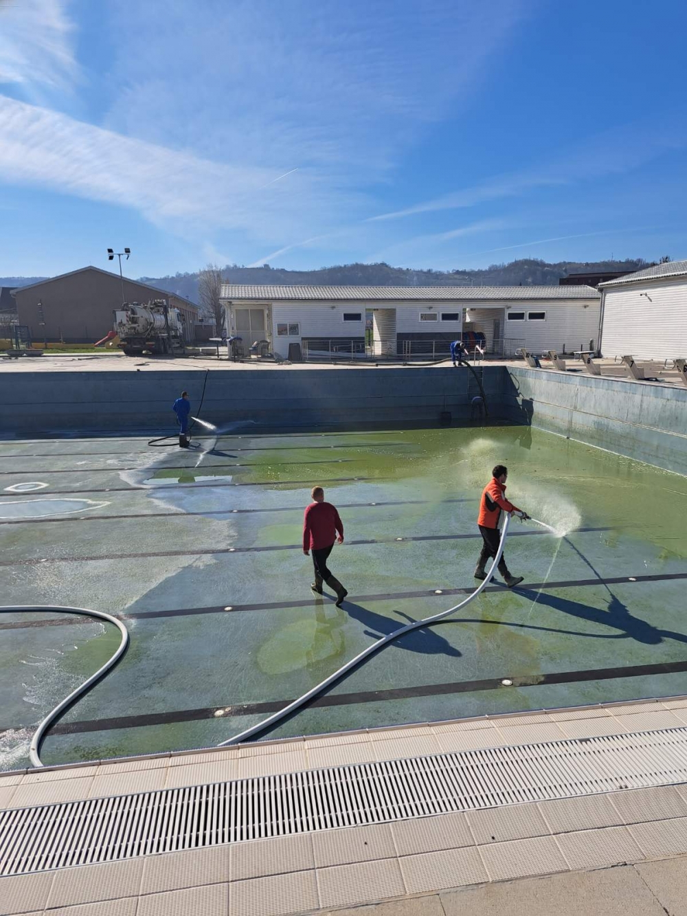 Počelo uređenje Gradskih bazena Požega za novu sezonu kupanja