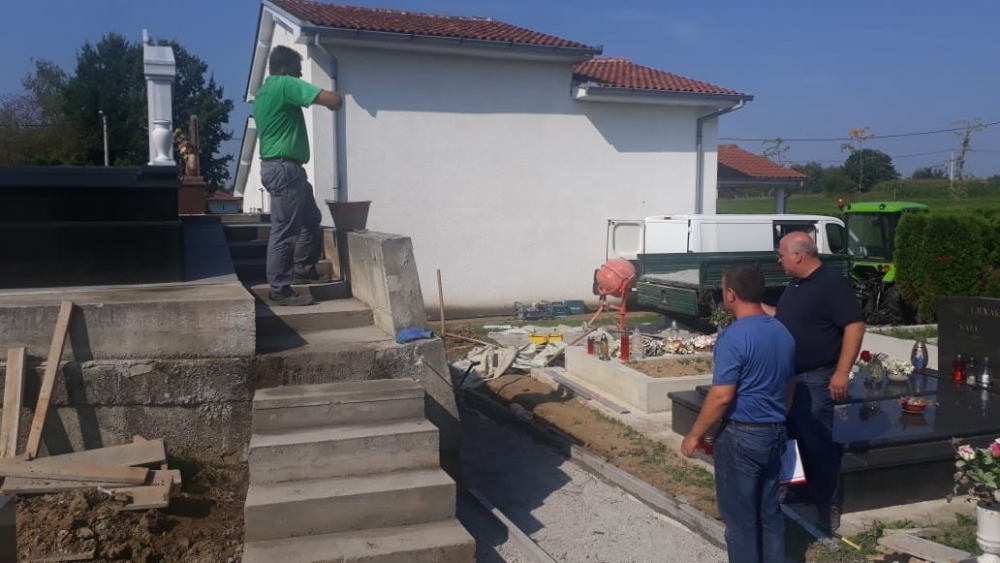 Počela izgradnja parkirališta kod groblja; uređenje staza na groblju